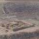 Imagen aérea de la fortaleza de Tel Arad, donde se encontraron las inscripciones usadas para el estudio. Imagen: Wikimedia